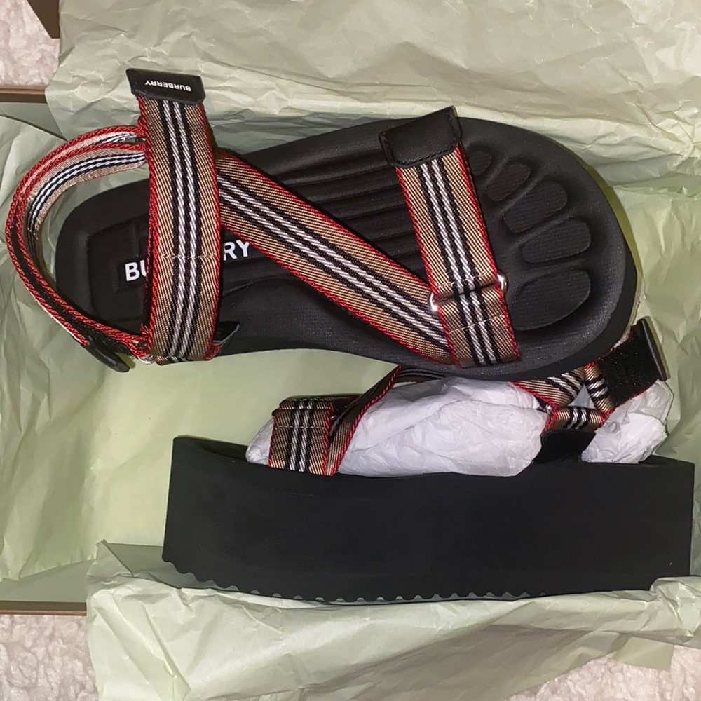 Burberry Platform Sandals Size 37 EU. Brand new, never worn.